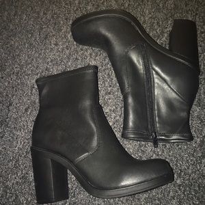 Zigisoho leather booties